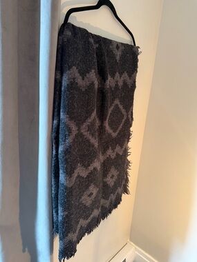 Wilfred 100% Wool Blanket Scarf Gray Black Aztec Fringe One Size